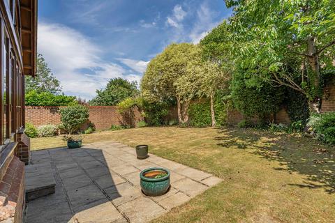 undefined, Groveside Close, Bookham