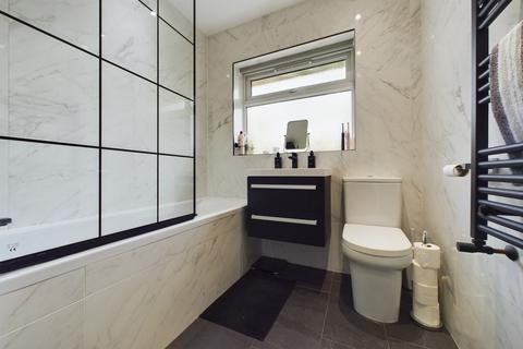 24 Trident Road, Watford, WD25 7AN