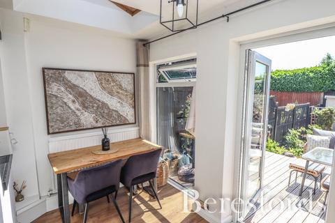 67 Roxwell Road, Chelmsford, CM1 2NT
