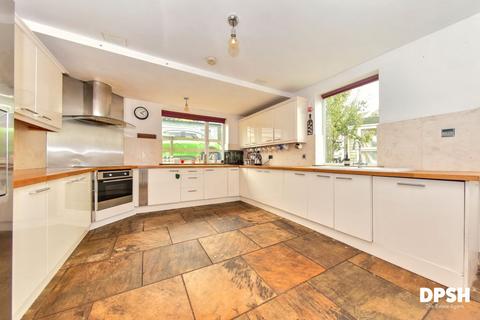 3 bedroom detached house for sale, Moorside Road, Drighlington, Bradford