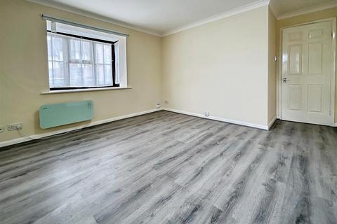 1 bedroom flat for sale, Gorse Meade, Slough