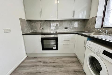 1 bedroom flat for sale, Gorse Meade, Slough
