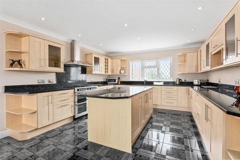 4 bedroom detached house for sale, Everest Close, Arlesey, SG15 6TR