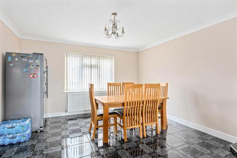 4 bedroom detached house for sale, Everest Close, Arlesey, SG15 6TR
