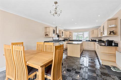 4 bedroom detached house for sale, Everest Close, Arlesey, SG15 6TR
