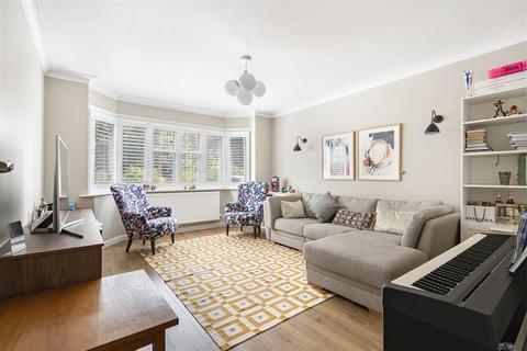 4 bedroom detached house to rent, Crown Road, New Malden KT3