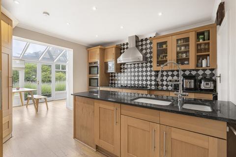 4 bedroom detached house to rent, Crown Road, New Malden KT3