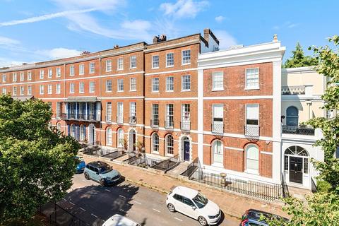 8b Colleton Crescent, Exeter, EX2 4DG