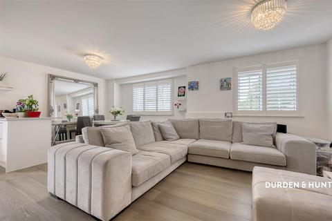 54 Retreat Way, Chigwell, IG7 6EL