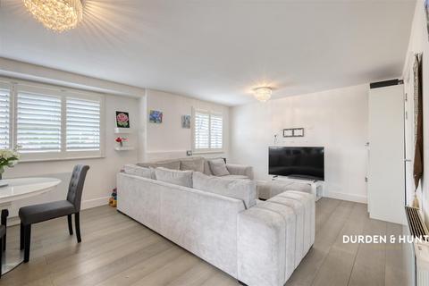 54 Retreat Way, Chigwell, IG7 6EL
