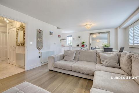 54 Retreat Way, Chigwell, IG7 6EL