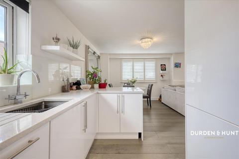 54 Retreat Way, Chigwell, IG7 6EL