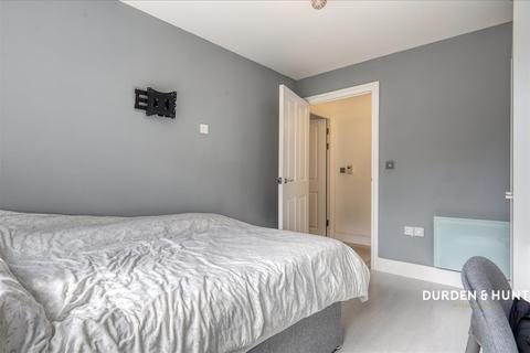 54 Retreat Way, Chigwell, IG7 6EL