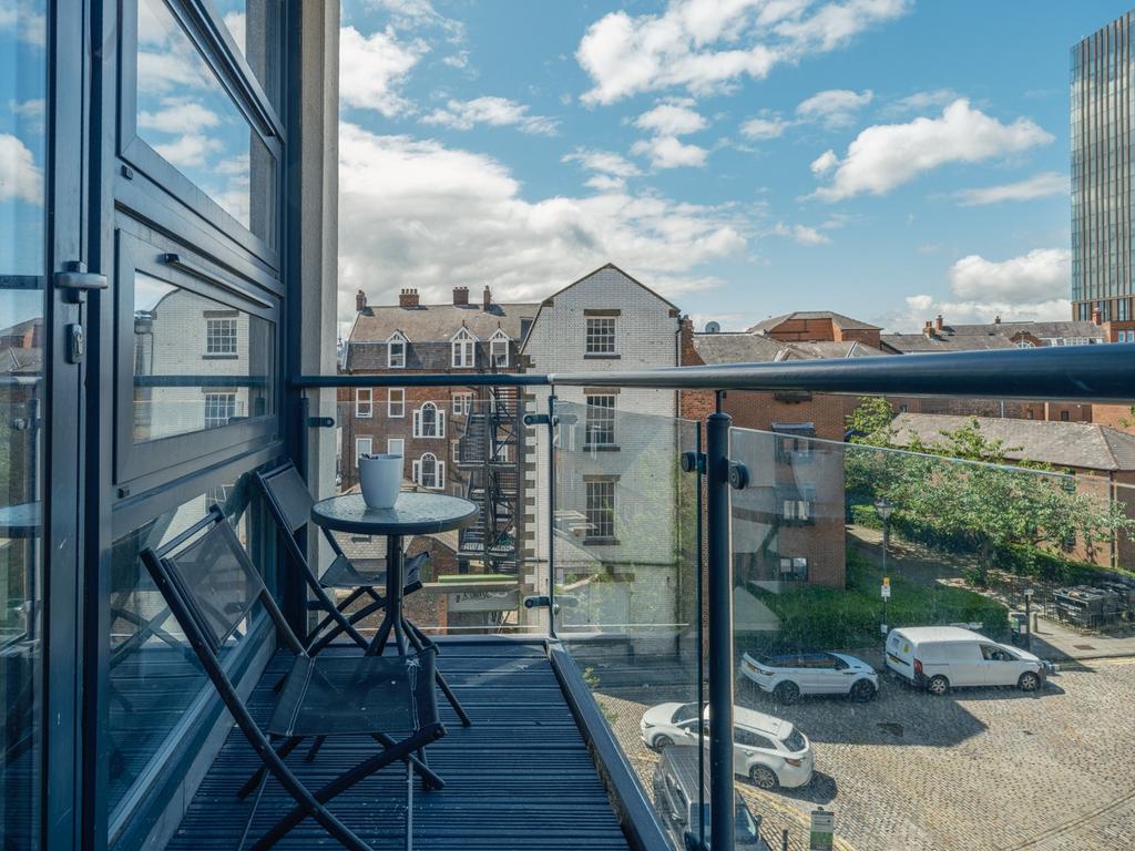 Apartment in Newcastle upon Tyne, Tyne and Wear - View 2