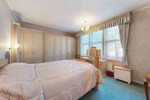 10 Warren Fields, Stanmore, HA7 4JQ