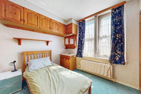 10 Warren Fields, Stanmore, HA7 4JQ