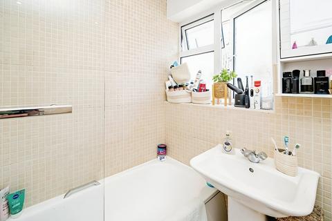 8 Adelphi Gardens, Slough, SL1 2RG