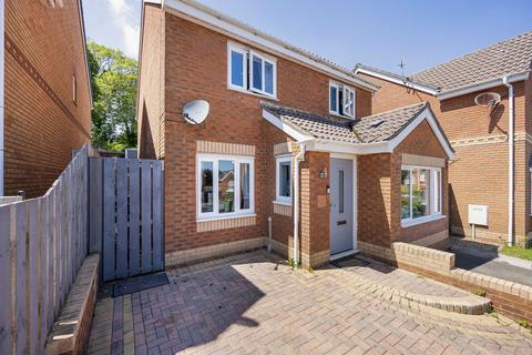 22 Cae Canol, Hengoed, CF82 7RU
