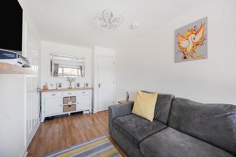 22 Cae Canol, Hengoed, CF82 7RU