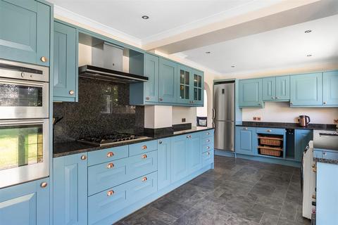 23 Matlock Road, Caterham, CR3 5HP