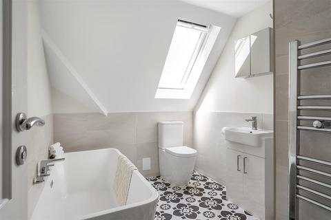 23 Matlock Road, Caterham, CR3 5HP