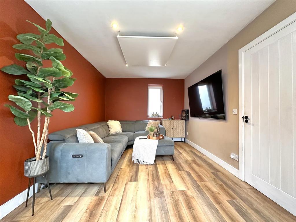 Spacious Lounge 532