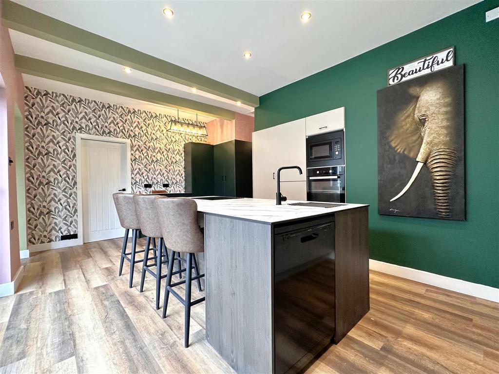 Stylish Modern Kitchen 521