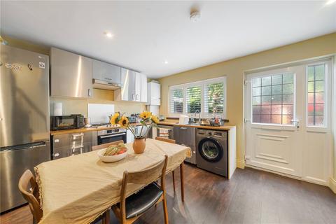 28 Halidon Close, London, E9 6EE