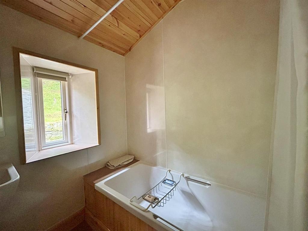 One, The Lodge, Bathroom