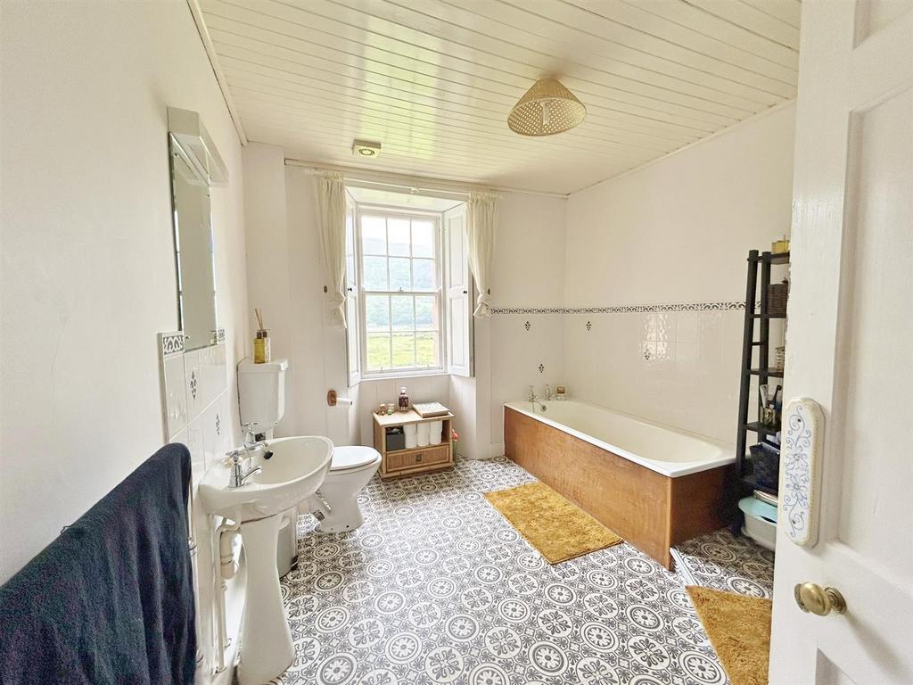 Two, The Lodge, Bathroom