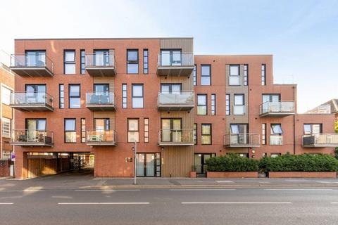 3 bedroom flat for sale, Coombe Road, New Malden, KT3