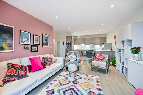 3 bedroom flat for sale, Coombe Road, New Malden, KT3
