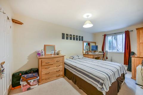 2 bedroom flat for sale, Cranleigh Court, Richmond, TW9