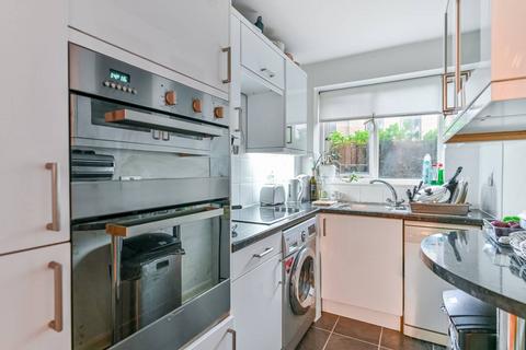 Cranleigh Court, Richmond, TW9