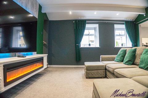 31 Beldon Lane, Bradford, BD7 4JZ