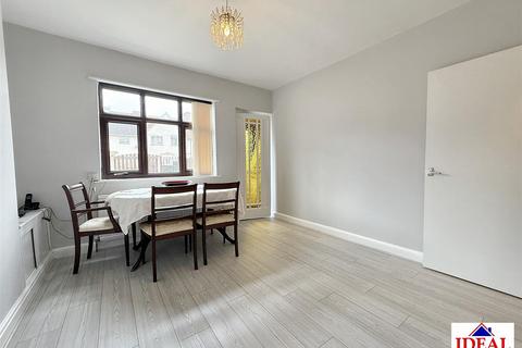 6 Harold Avenue, Woodlands, Doncaster, DN6 7NT
