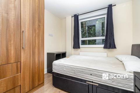 1 bedroom in a house share to rent, Rennie Estate London Bridge SE16