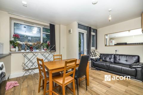 1 bedroom in a house share to rent, Rennie Estate London Bridge SE16