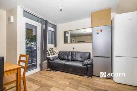 1 bedroom in a house share to rent, Rennie Estate London Bridge SE16