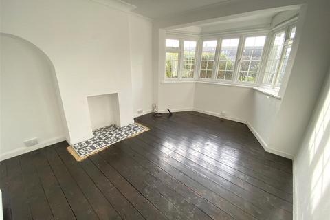 3 bedroom semi-detached house to rent, Broughton Avenue, Richmond