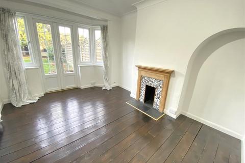 3 bedroom semi-detached house to rent, Broughton Avenue, Richmond