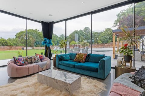 5 bedroom detached house to rent, London Road, Windlesham, Surrey