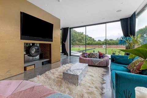5 bedroom detached house to rent, London Road, Windlesham, Surrey