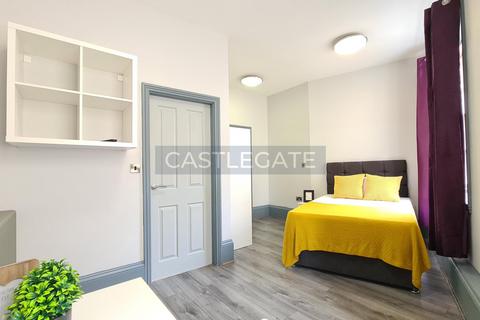 1 bedroom in a flat share to rent, Merchants Hall, St George Square, Huddersfield, HD1 1JF