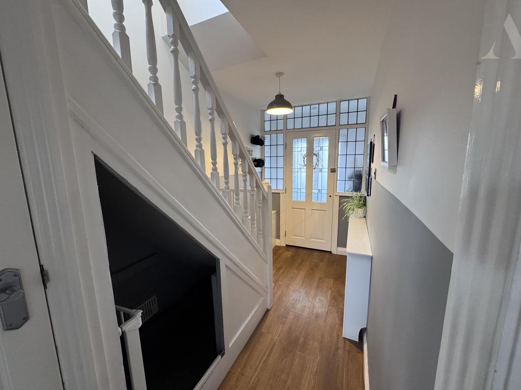 20 Jeremy Grove Hallway