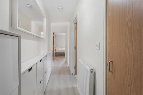 11 Greenview Drive, Raynes Park, London, SW20 9DS