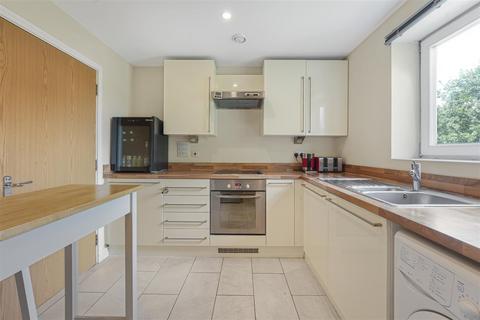 11 Greenview Drive, Raynes Park, London, SW20 9DS