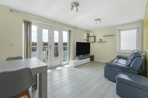 11 Greenview Drive, Raynes Park, London, SW20 9DS