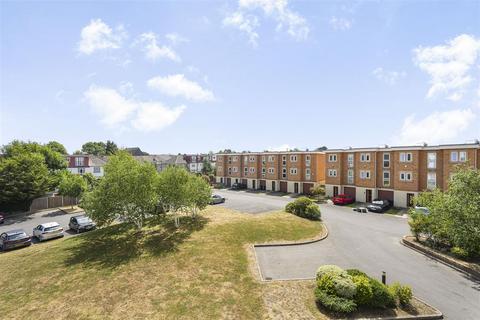 11 Greenview Drive, Raynes Park, London, SW20 9DS