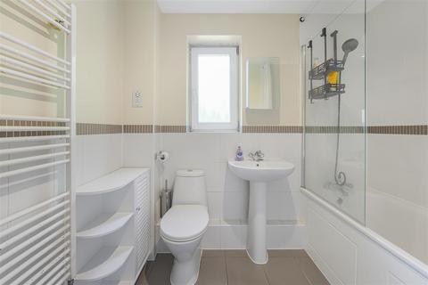 11 Greenview Drive, Raynes Park, London, SW20 9DS